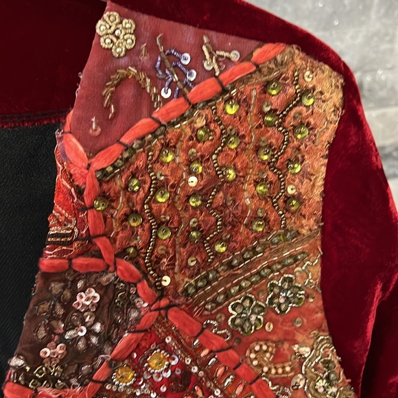 Embroidered velvet coat, women size medium mad in overseas - Picture 3 of 9